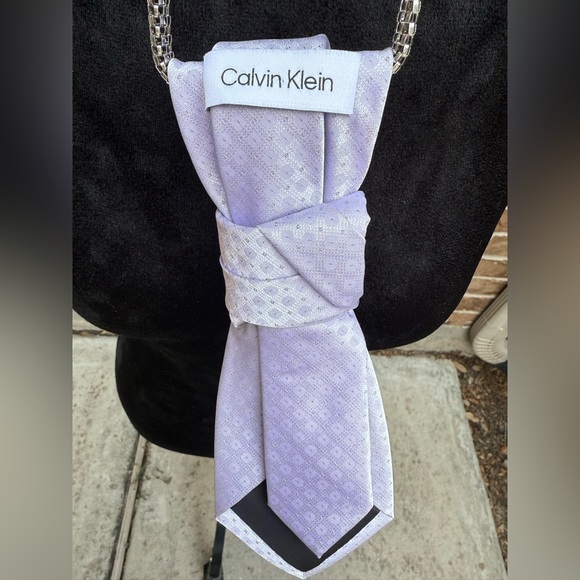 Elegant Lavender Necktie Silver and Gold Antique Bee Pendant Necklace - Picture 3 of 4